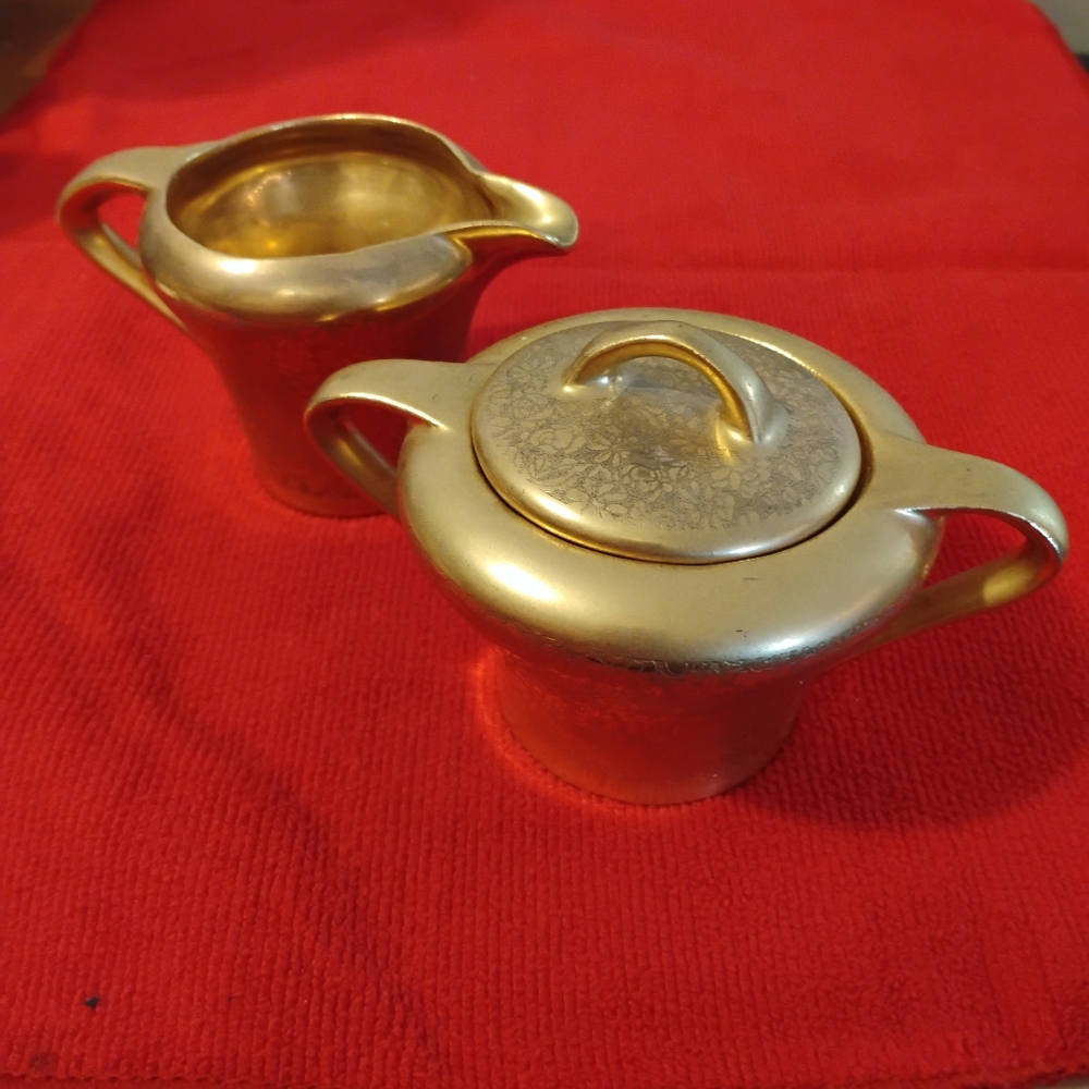 Stouffer Fine China Creamer and sugar jar with Lid from Mid 1900.